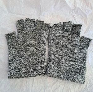 HM Large Mens/Unisex Black and White Fingerless Gloves
